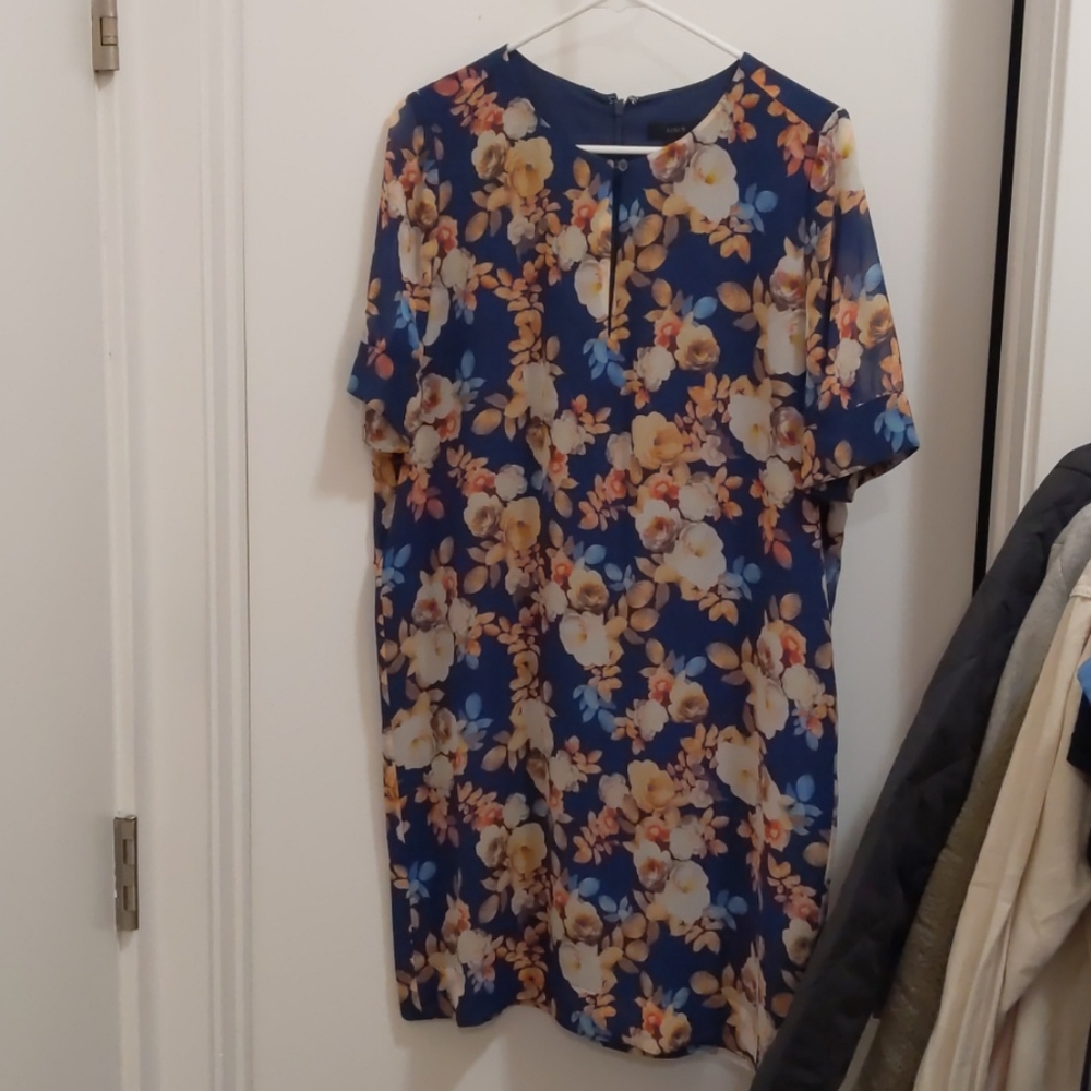 Short sleeve dress
